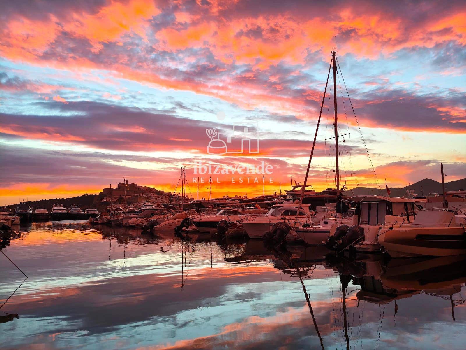 3 bedroom Flat for rent in Ibiza / Eivissa town with pool garage - € 7,000 (Ref: 9396695)