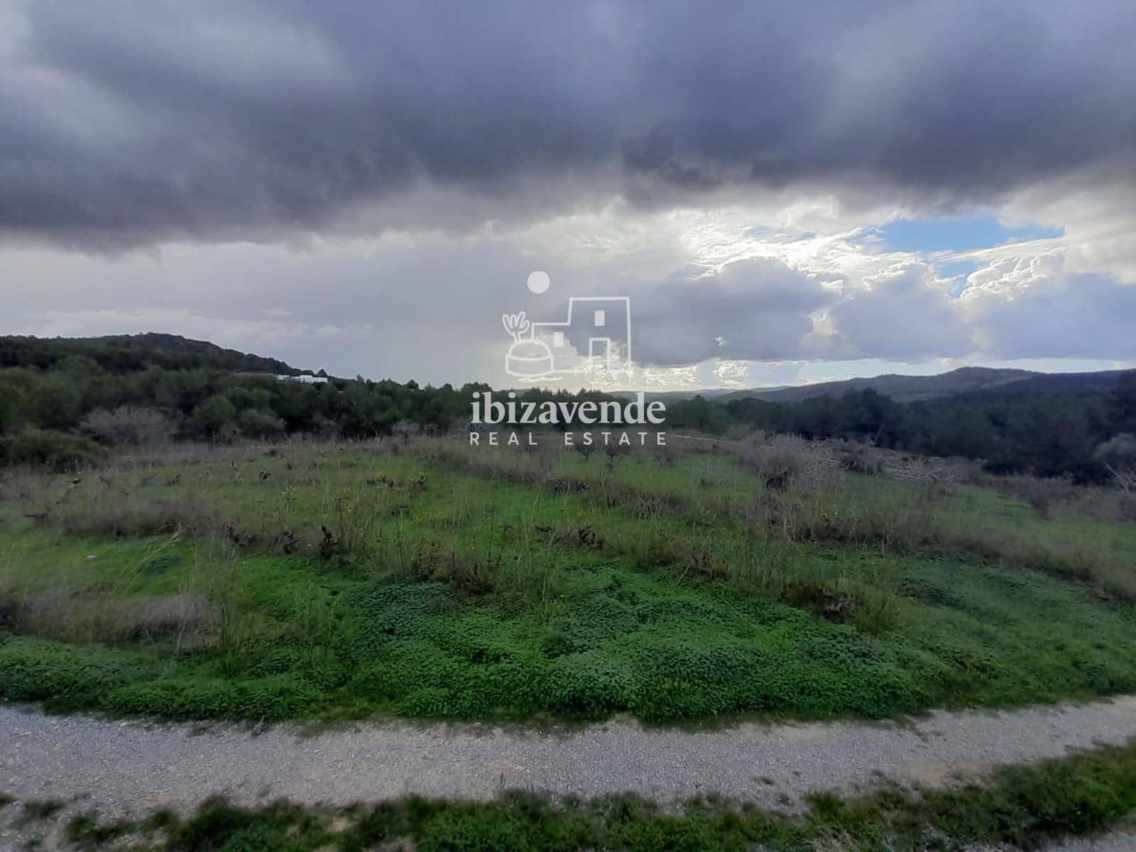 Villa for sale in Santa Ines / Santa Agnes de Corona - € 1,200,000 (Ref: 9400141)