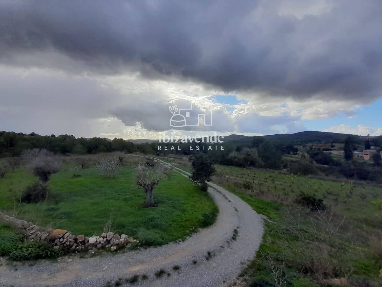 Villa for sale in Santa Ines / Santa Agnes de Corona - € 1,200,000 (Ref: 9400141)