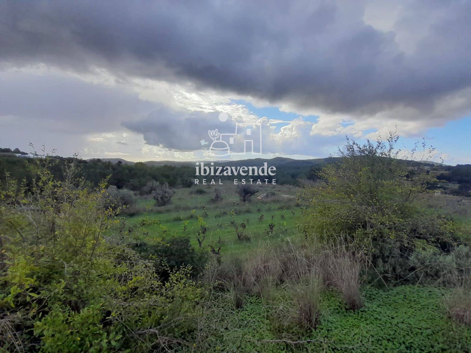 Villa for sale in Santa Ines / Santa Agnes de Corona - € 1,200,000 (Ref: 9400141)