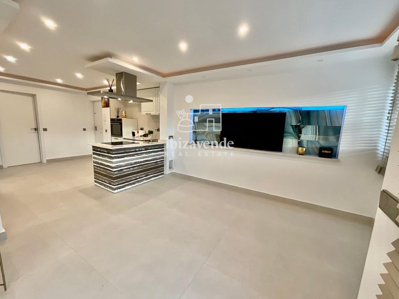 2 soverom Leilighet til leie i Ibiza by med svømmebasseng garasje - € 1 300 (Ref: 9407038)