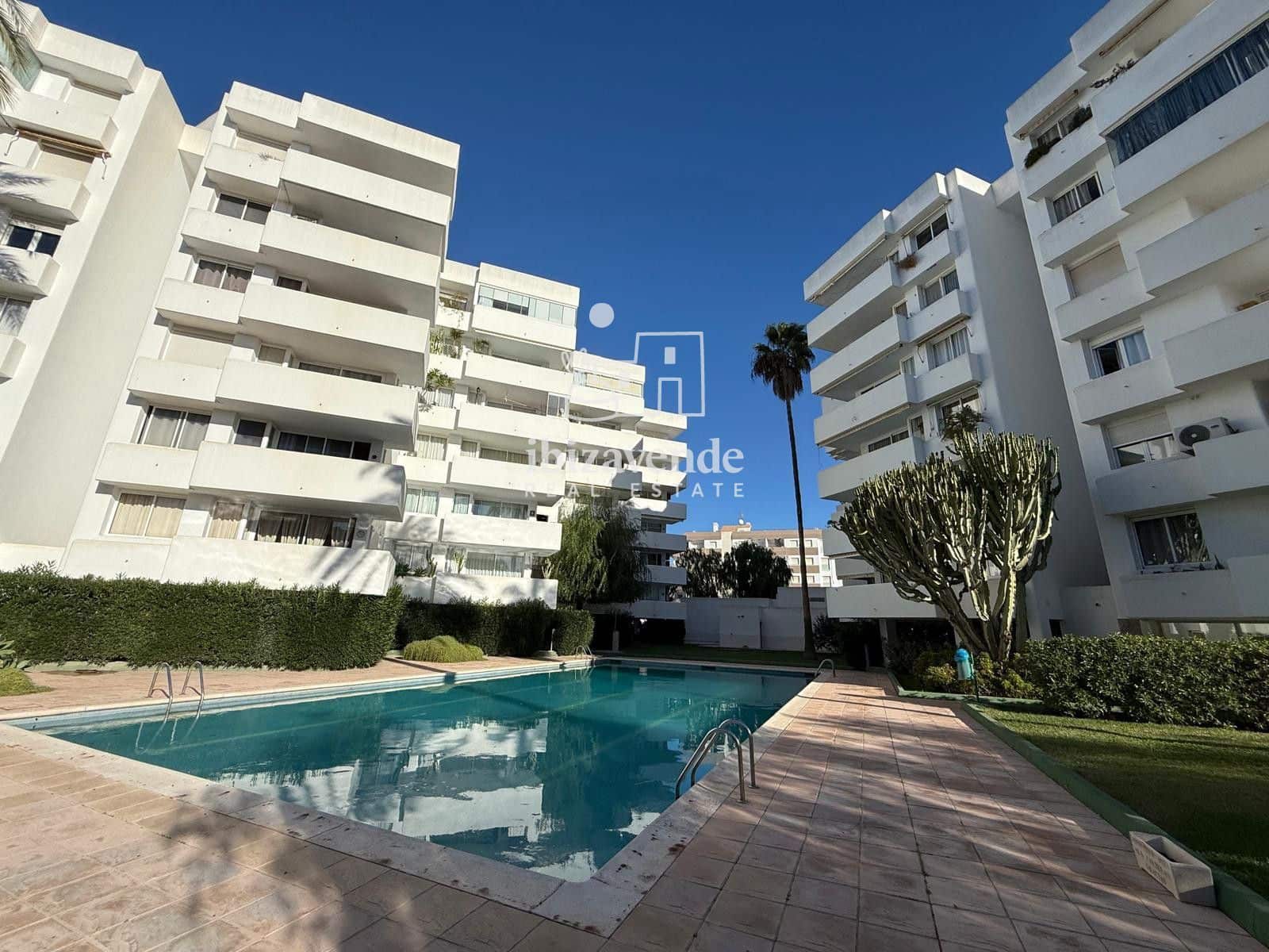 2 soverom Leilighet til leie i Ibiza by med svømmebasseng garasje - € 1 300 (Ref: 9407038)