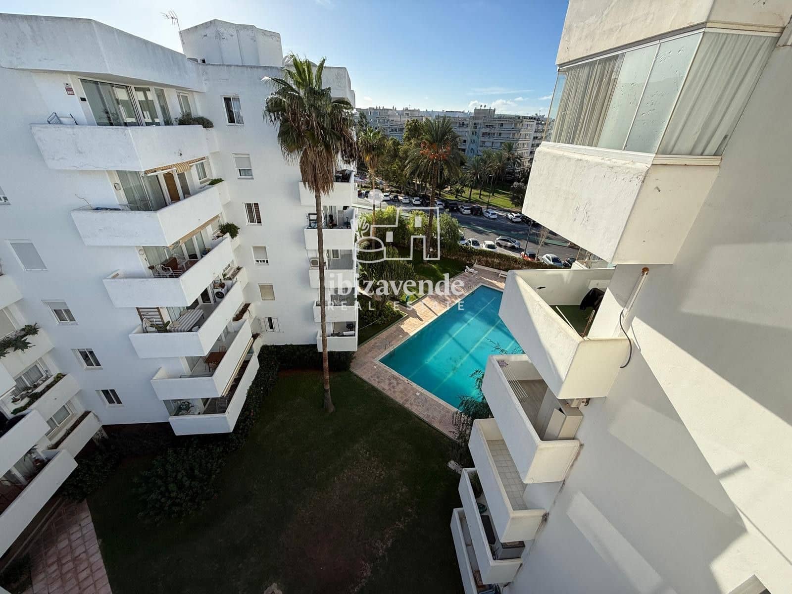 2 soverom Leilighet til leie i Ibiza by med svømmebasseng garasje - € 1 300 (Ref: 9407038)