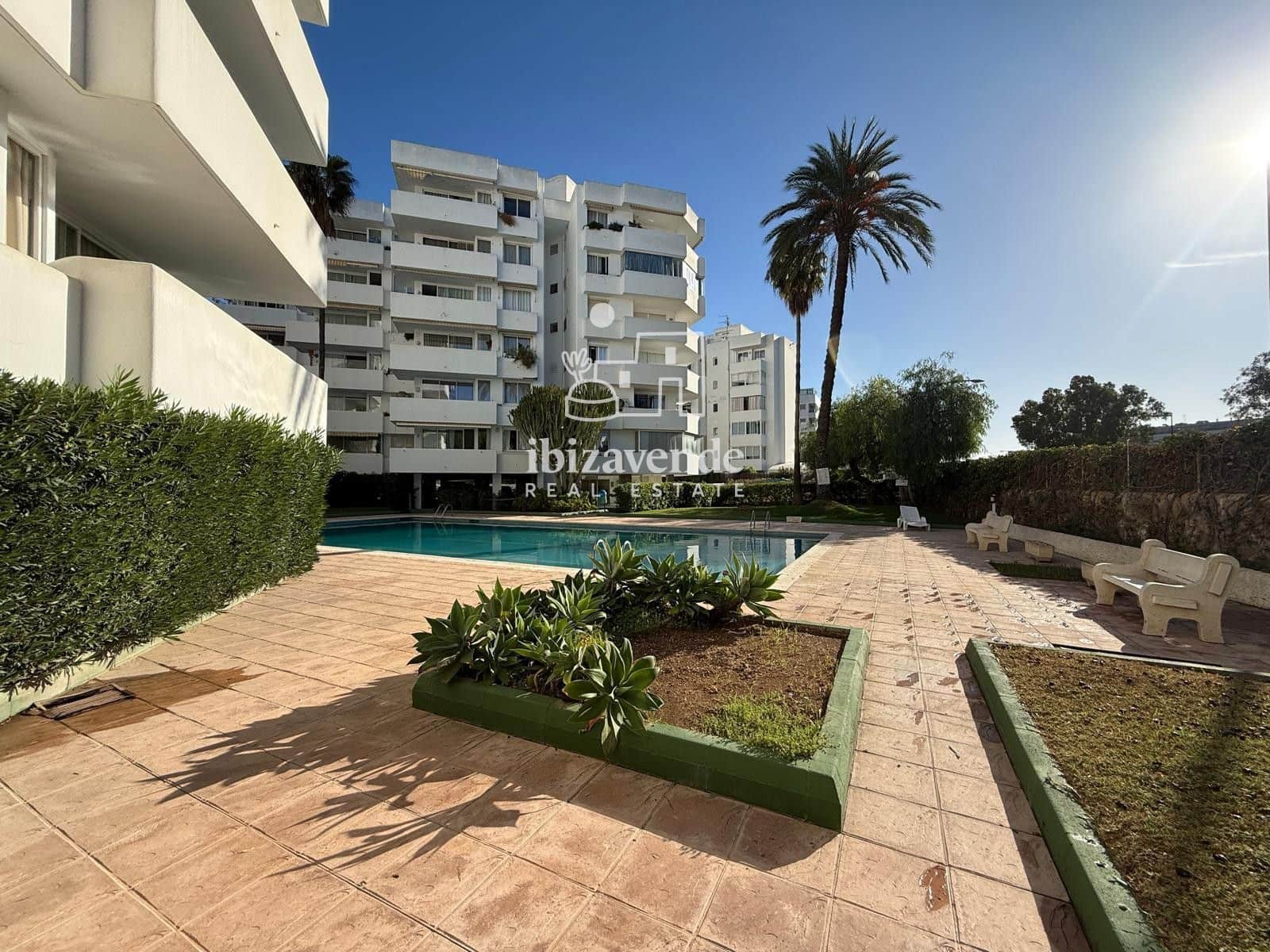 2 soverom Leilighet til leie i Ibiza by med svømmebasseng garasje - € 1 300 (Ref: 9407038)