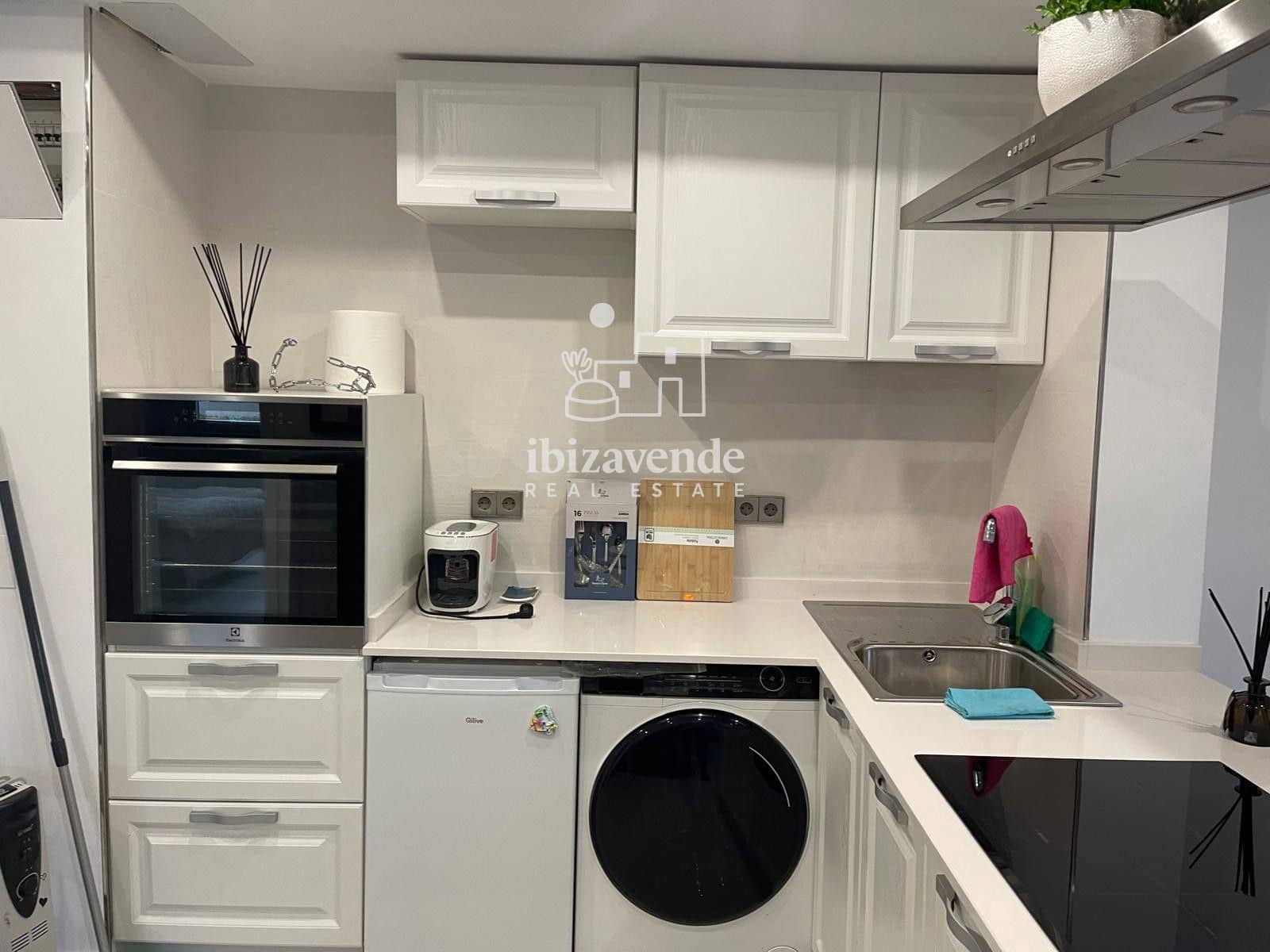 2 bedroom Flat for rent in Ibiza / Eivissa town with pool garage - € 5,500 (Ref: 9407038)