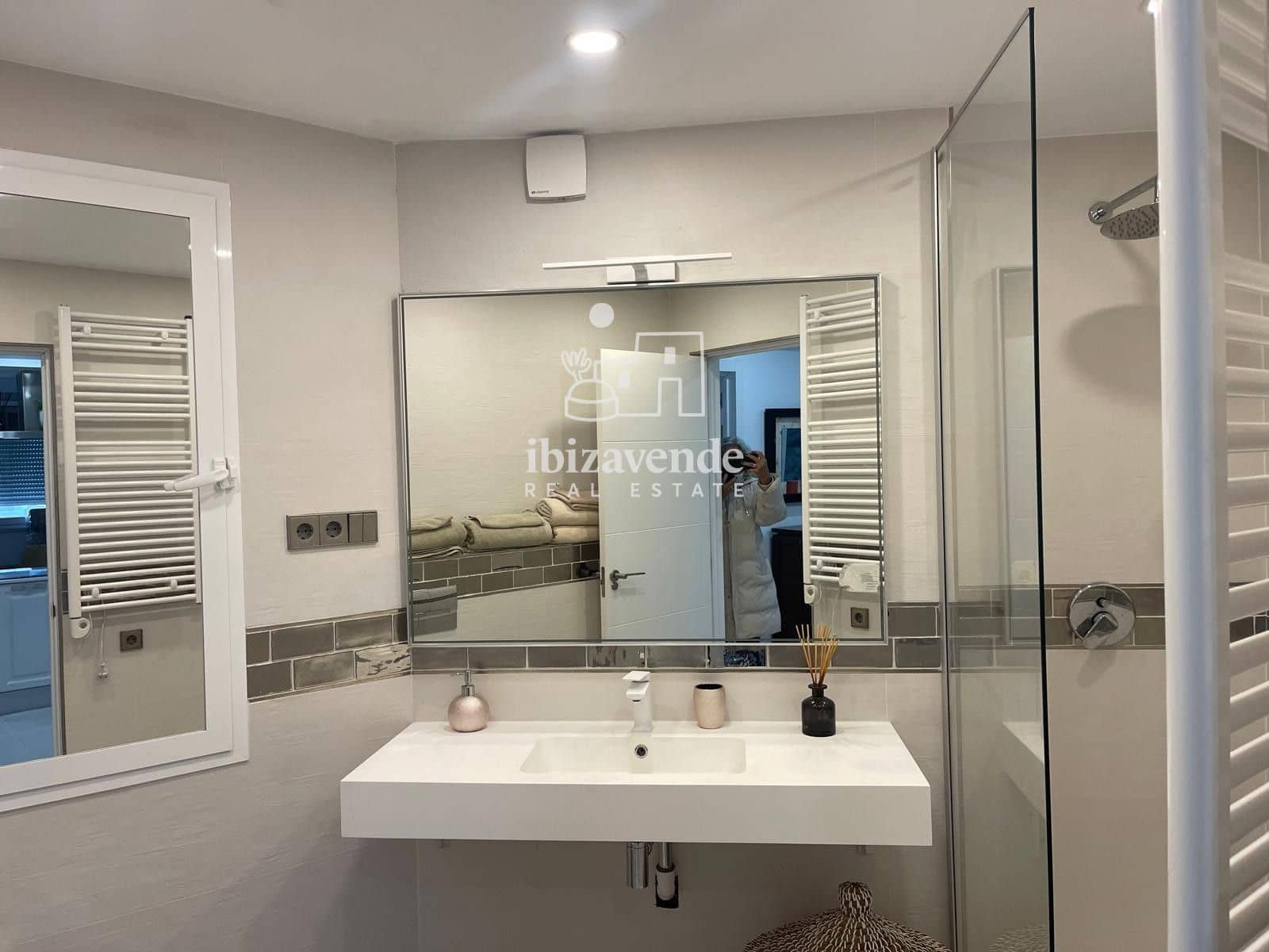 2 bedroom Flat for rent in Ibiza / Eivissa town with pool garage - € 5,500 (Ref: 9407038)