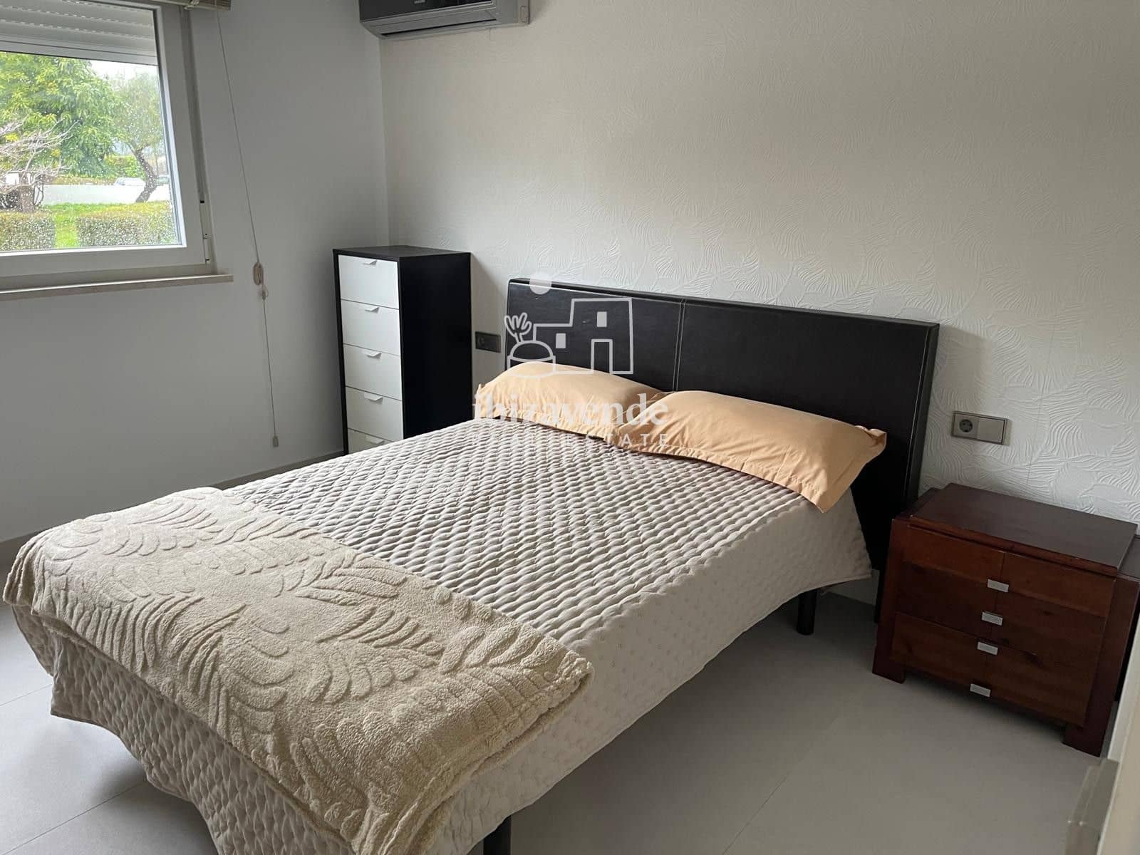 2 bedroom Flat for rent in Ibiza / Eivissa town with pool garage - € 5,500 (Ref: 9407038)