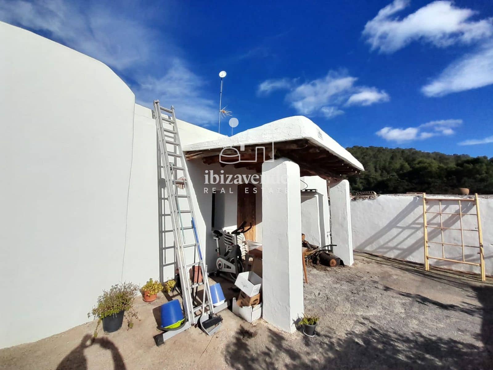 6 bedroom Villa for sale in Sant Joan de Labritja - € 4,500,000 (Ref: 9426496)