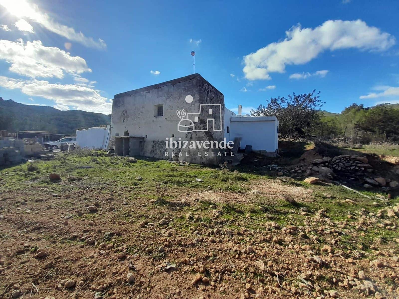 6 bedroom Villa for sale in Sant Joan de Labritja - € 4,500,000 (Ref: 9426496)