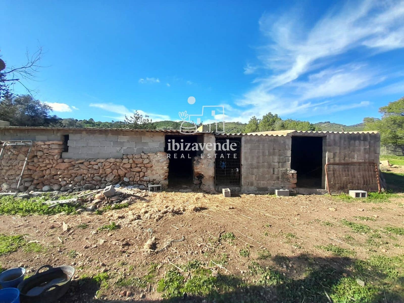 6 bedroom Villa for sale in Sant Joan de Labritja - € 4,500,000 (Ref: 9426496)