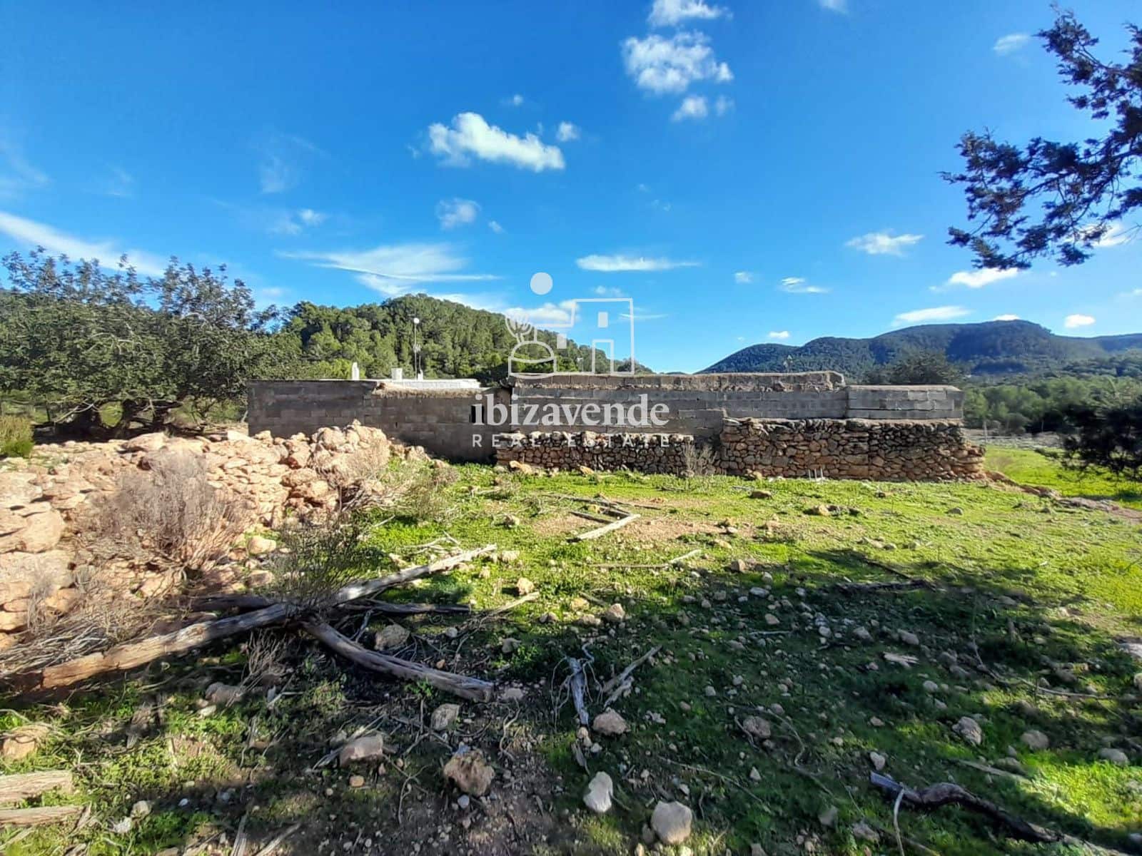 6 bedroom Villa for sale in Sant Joan de Labritja - € 4,500,000 (Ref: 9426496)