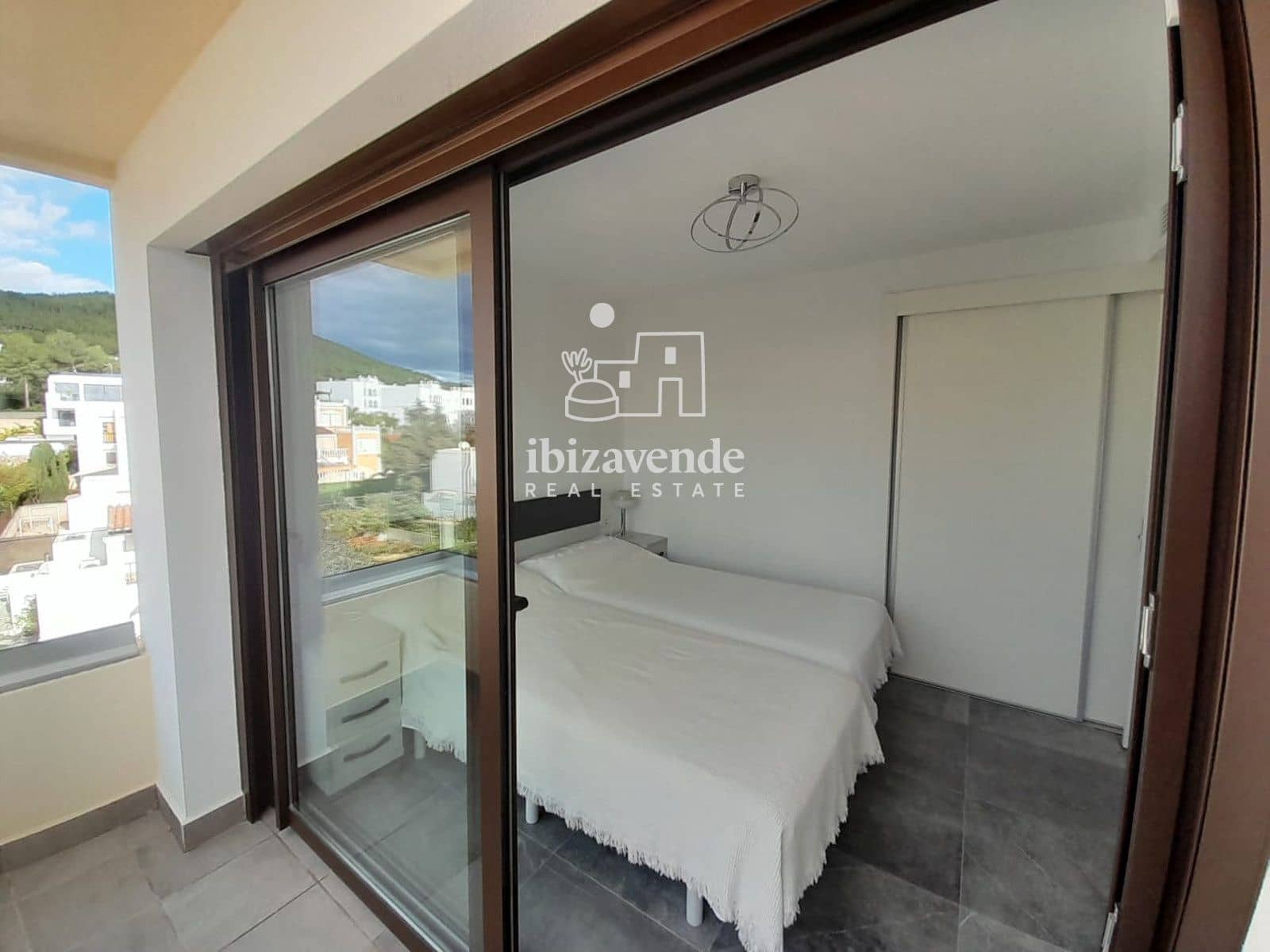 3 bedroom Flat for rent in Santa Eulalia / Santa Eularia with garage - € 2,950 (Ref: 9432520)