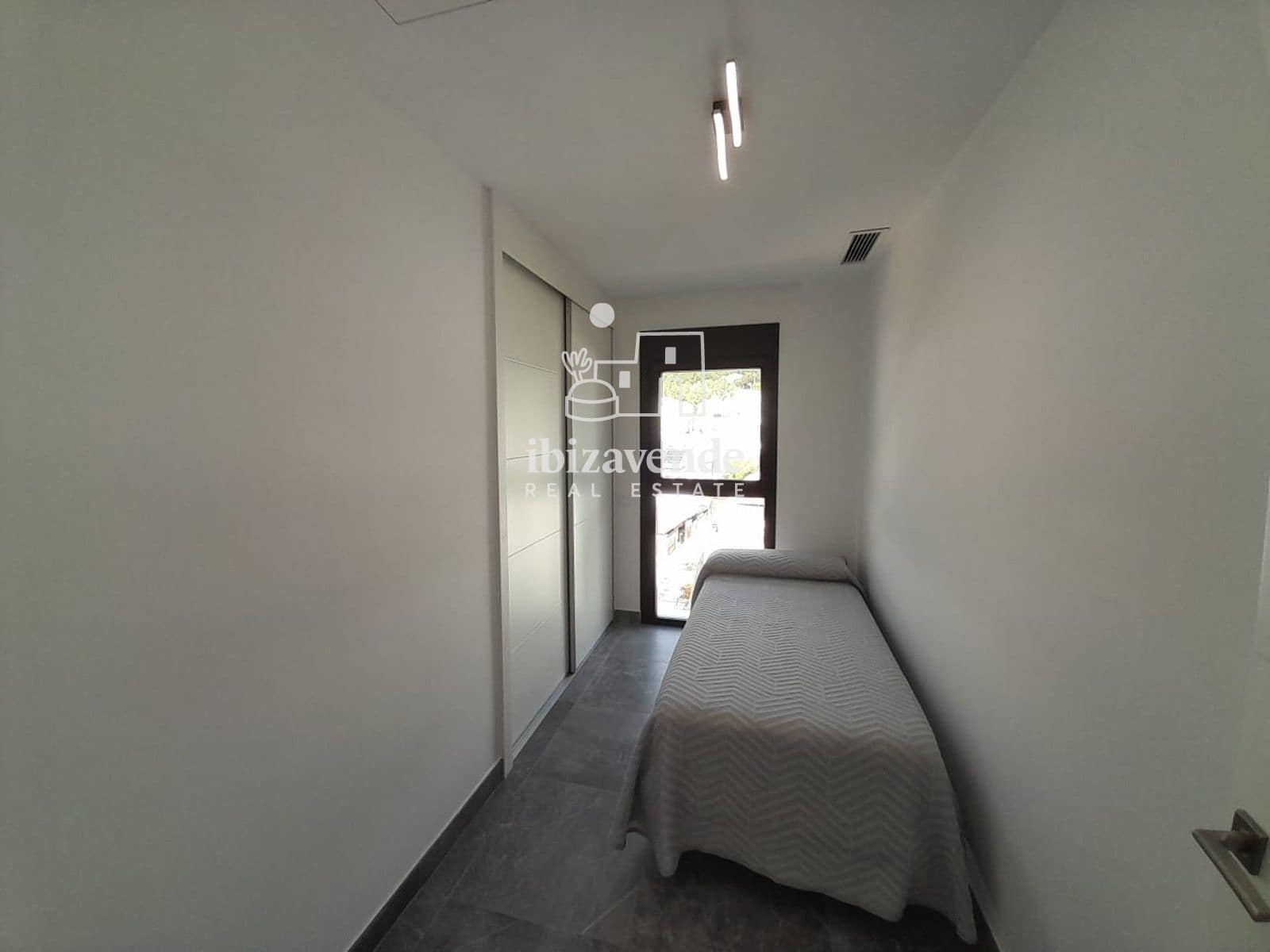 3 bedroom Flat for rent in Santa Eulalia / Santa Eularia with garage - € 2,950 (Ref: 9432520)