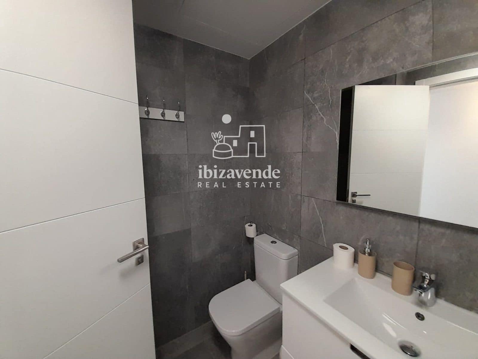 3 bedroom Flat for rent in Santa Eulalia / Santa Eularia with garage - € 2,950 (Ref: 9432520)