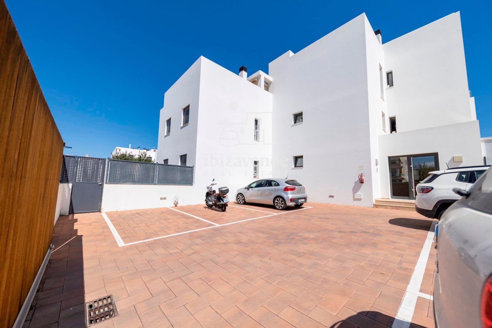 3 quarto Apartamento para arrendar em Nuestra Senora de Jesus com garagem - 4 500 € (Ref: 9453517)