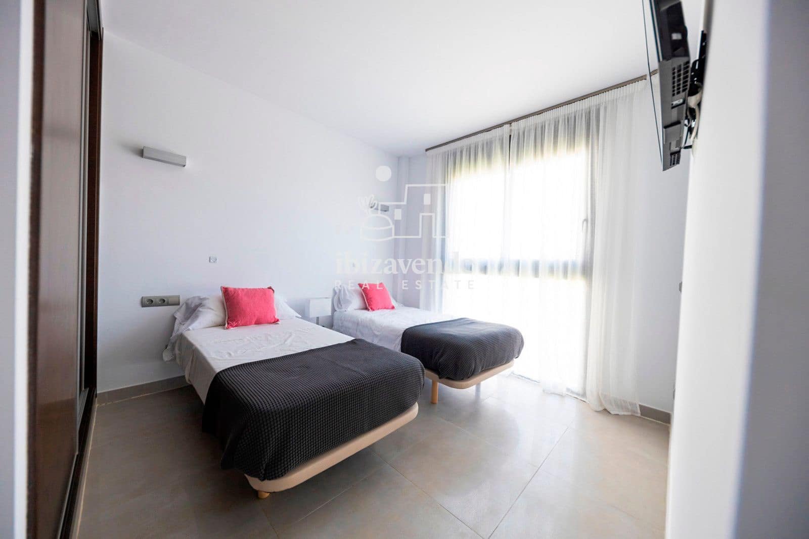 3 quarto Apartamento para arrendar em Nuestra Senora de Jesus com garagem - 4 500 € (Ref: 9453517)