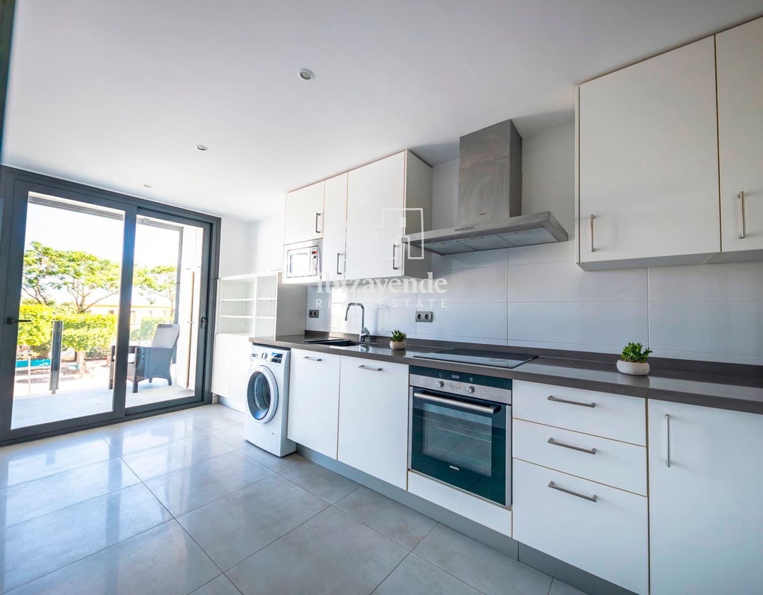 3 quarto Apartamento para arrendar em Nuestra Senora de Jesus com garagem - 4 500 € (Ref: 9453517)