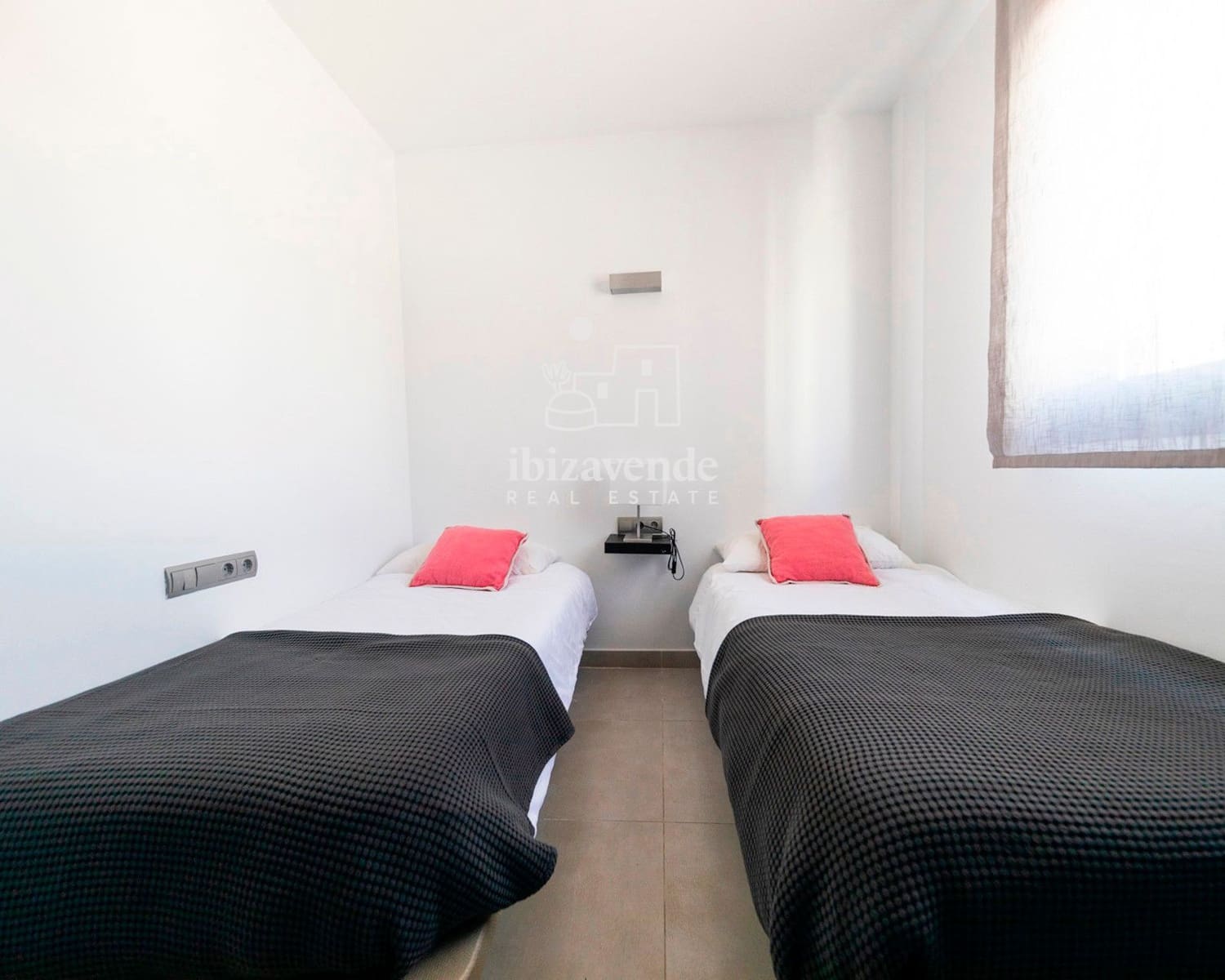 3 quarto Apartamento para arrendar em Nuestra Senora de Jesus com garagem - 4 500 € (Ref: 9453517)