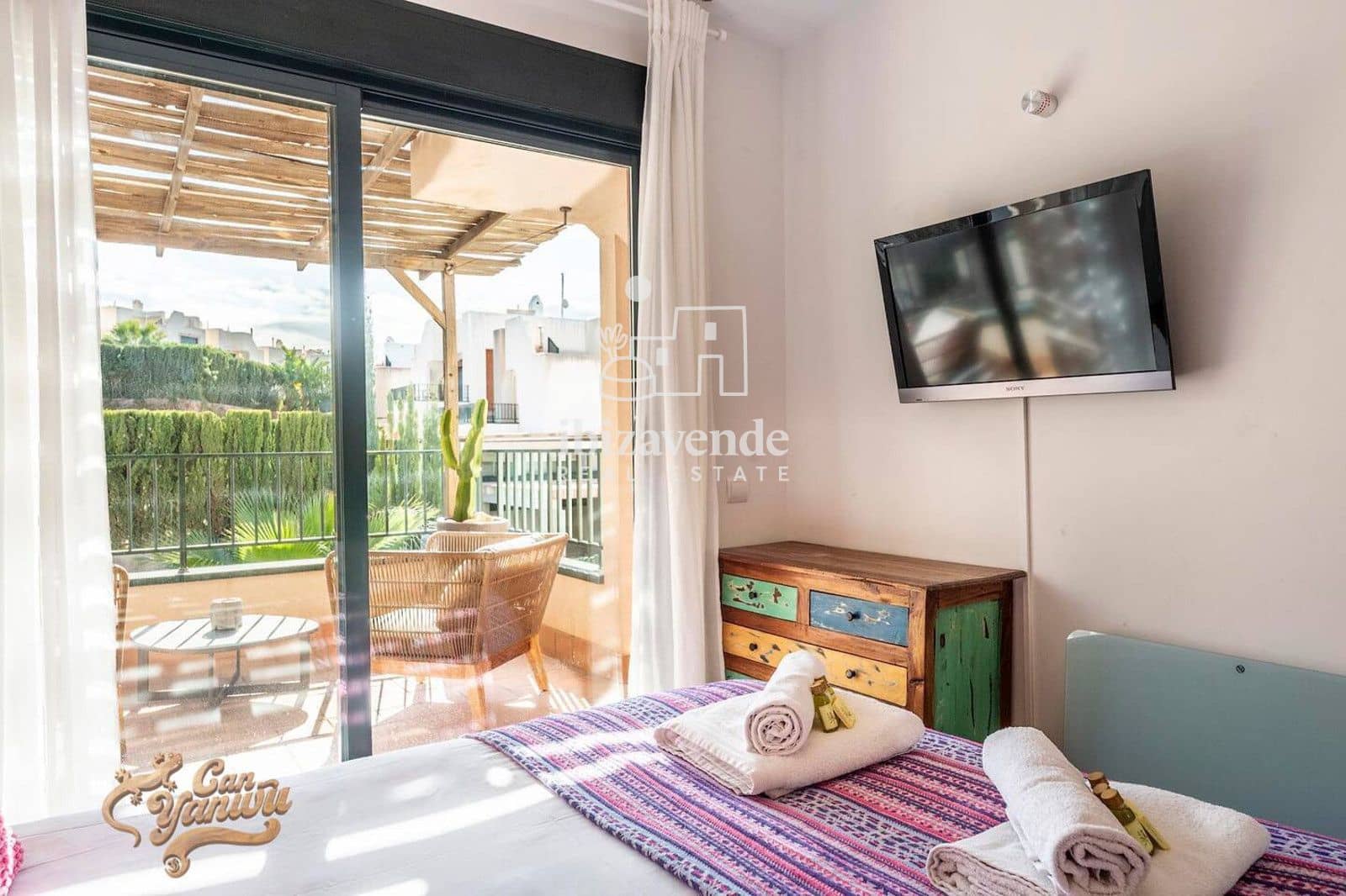 Chalet de 3 habitaciones en Cala Tarida en alquiler con piscina garaje - 4.500 € (Ref: 9469983)