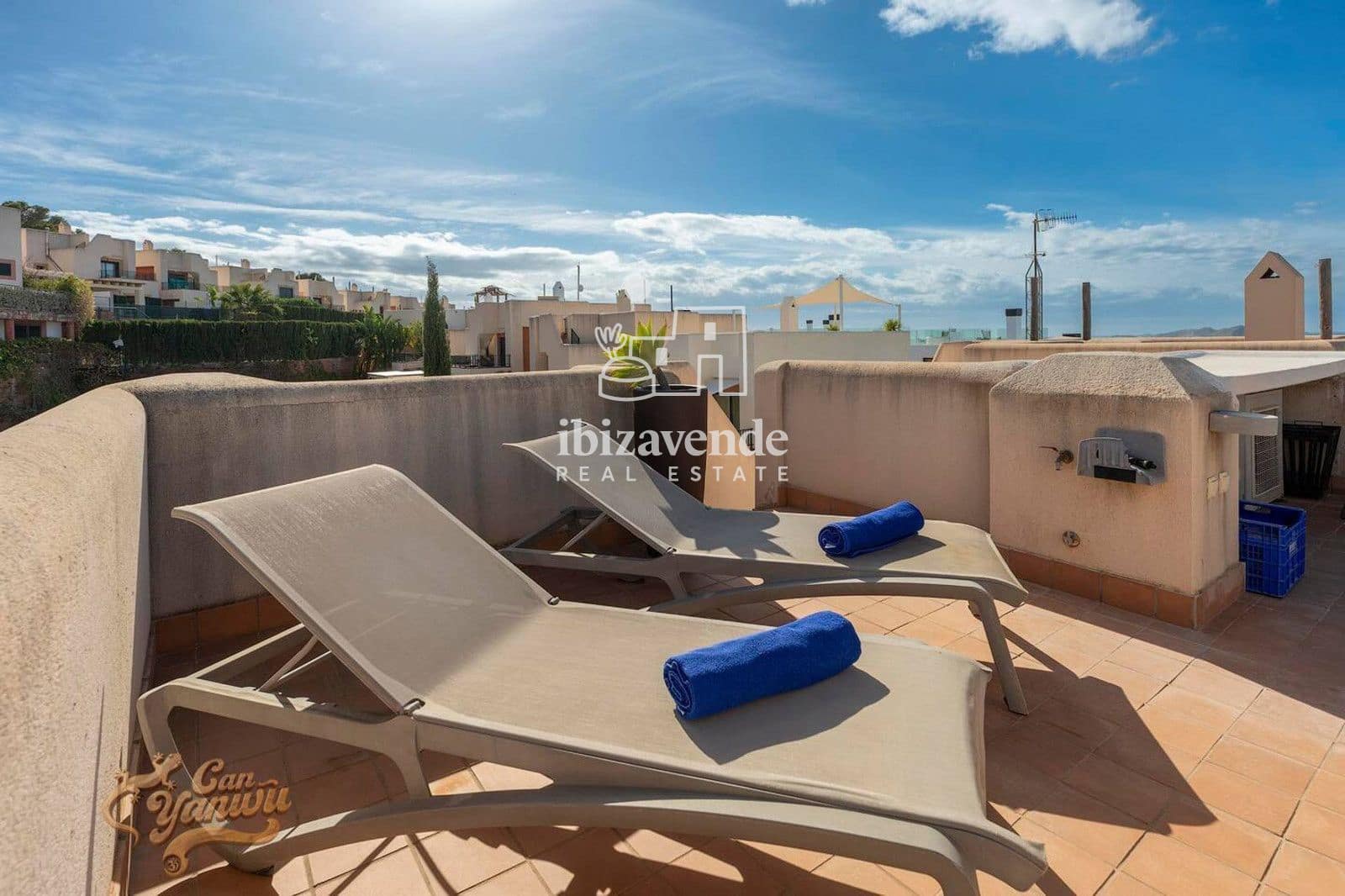 Chalet de 3 habitaciones en Cala Tarida en alquiler con piscina garaje - 4.500 € (Ref: 9469983)