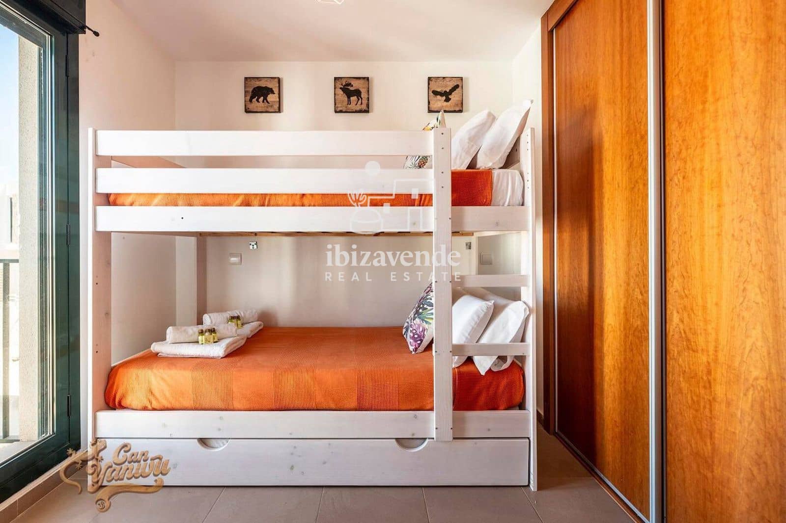 Chalet de 3 habitaciones en Cala Tarida en alquiler con piscina garaje - 4.500 € (Ref: 9469983)