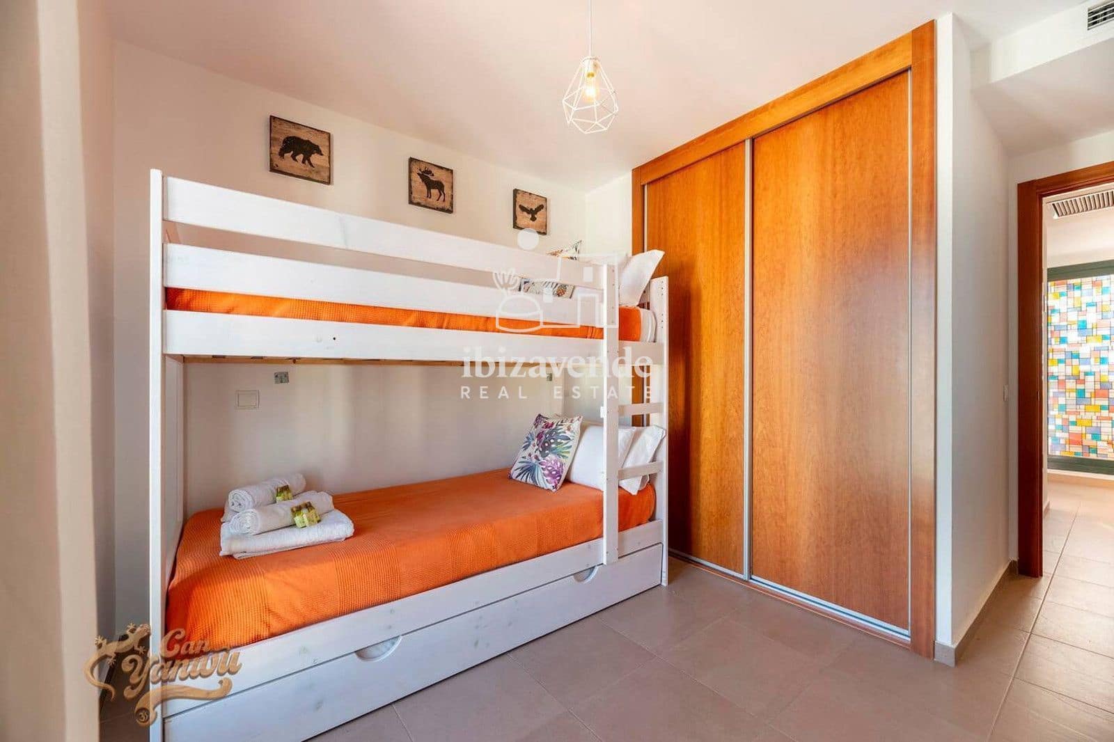 Chalet de 3 habitaciones en Cala Tarida en alquiler con piscina garaje - 4.500 € (Ref: 9469983)