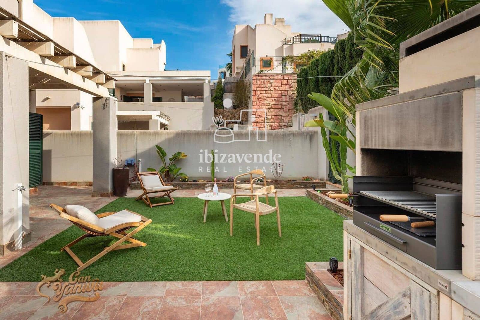 Chalet de 3 habitaciones en Cala Tarida en alquiler con piscina garaje - 4.500 € (Ref: 9469983)