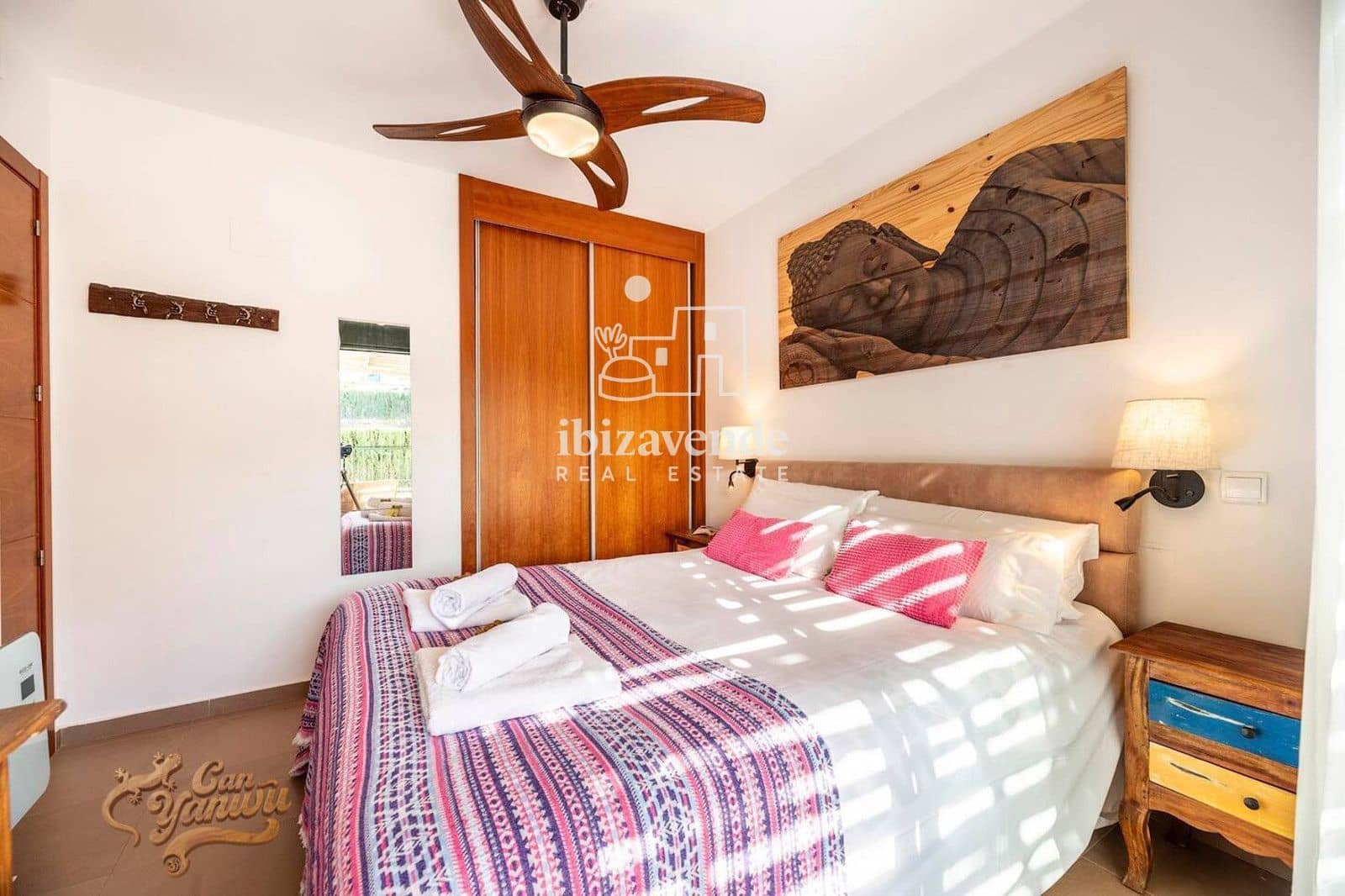 Chalet de 3 habitaciones en Cala Tarida en alquiler con piscina garaje - 4.500 € (Ref: 9469983)