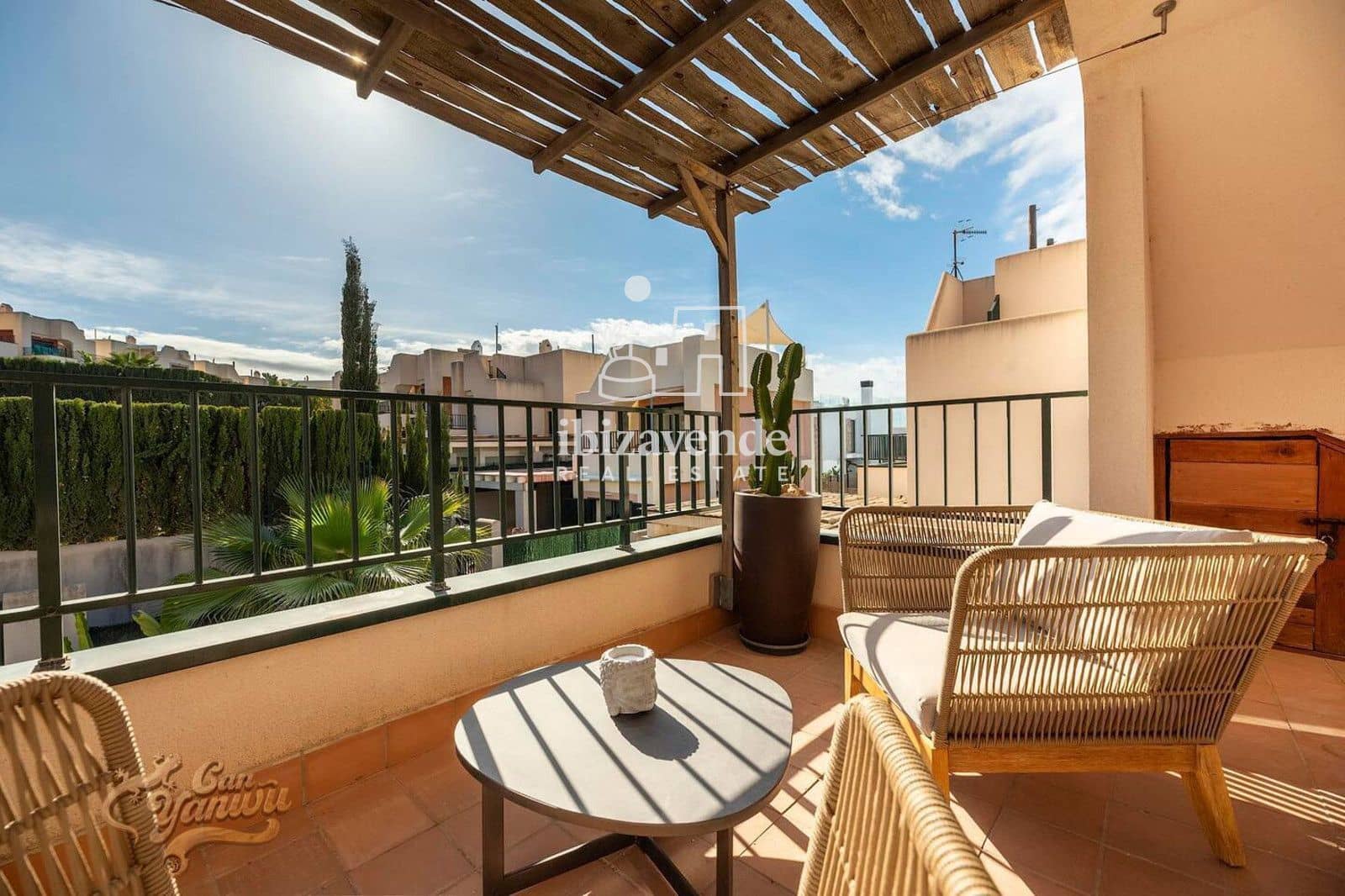 Chalet de 3 habitaciones en Cala Tarida en alquiler con piscina garaje - 4.500 € (Ref: 9469983)