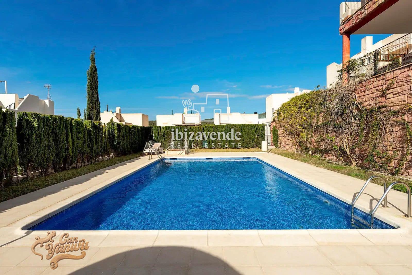 Chalet de 3 habitaciones en Cala Tarida en alquiler con piscina garaje - 4.500 € (Ref: 9469983)