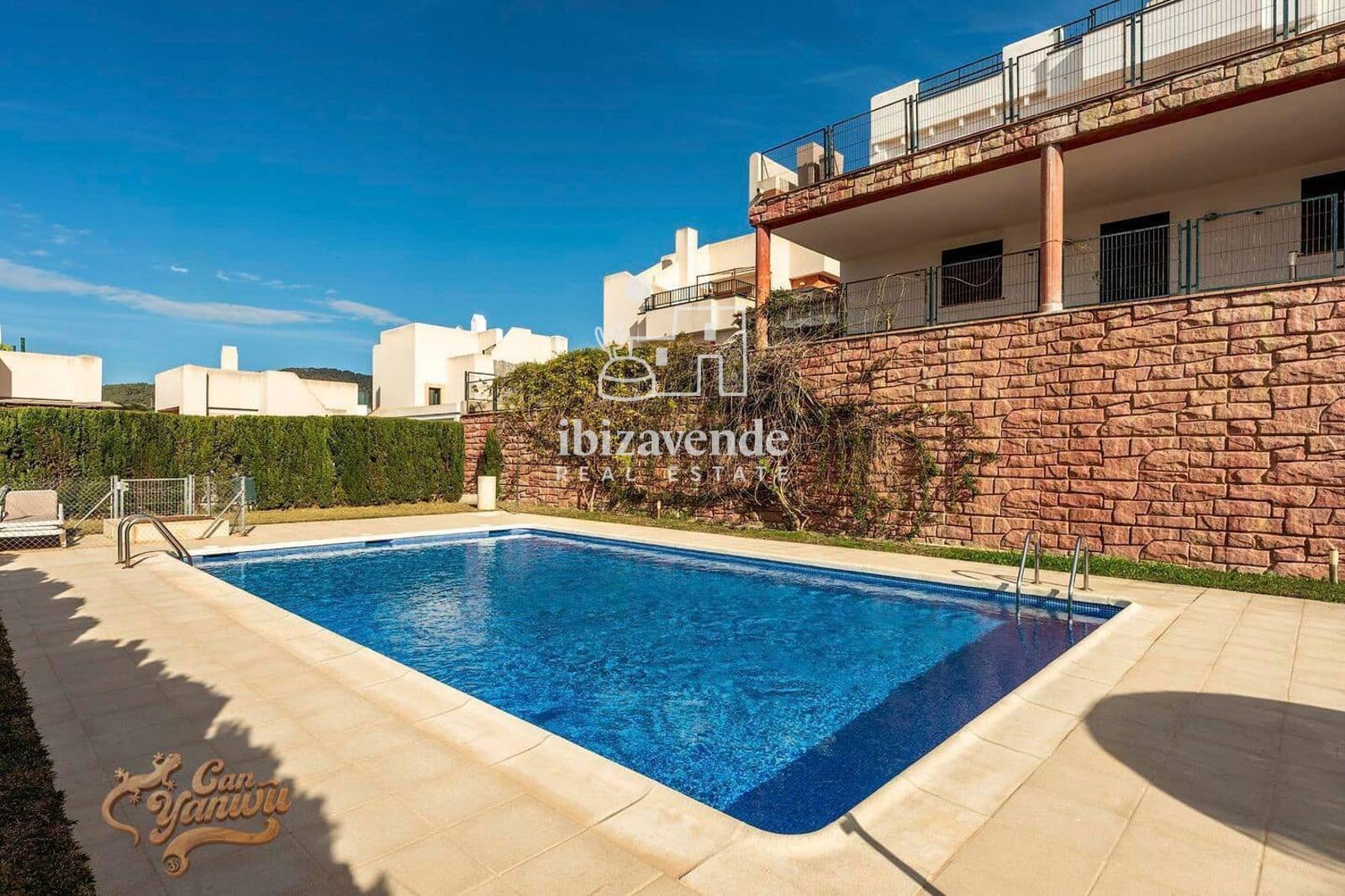 Chalet de 3 habitaciones en Cala Tarida en alquiler con piscina garaje - 4.500 € (Ref: 9469983)