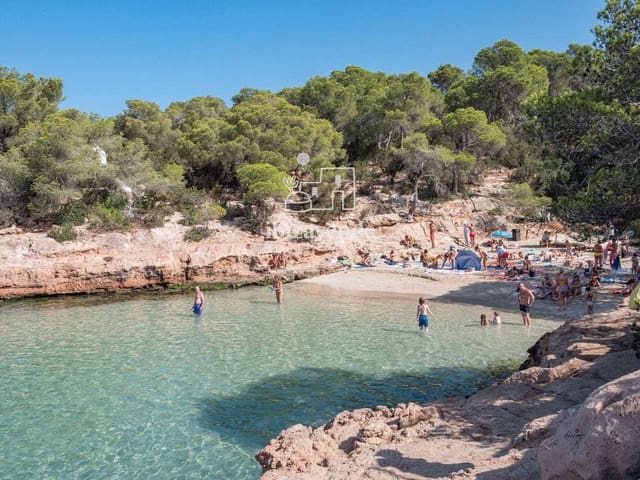 3 bedroom Villa for sale in Sant Antoni de Portmany with pool garage - € 1,300,000 (Ref: 9473296)