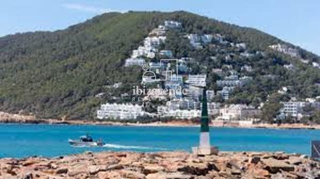 Piso de 1 habitación en La Siesta, Santa Eulalia / Santa Eularia en venta con piscina - 320.000 € (Ref: 9490871)