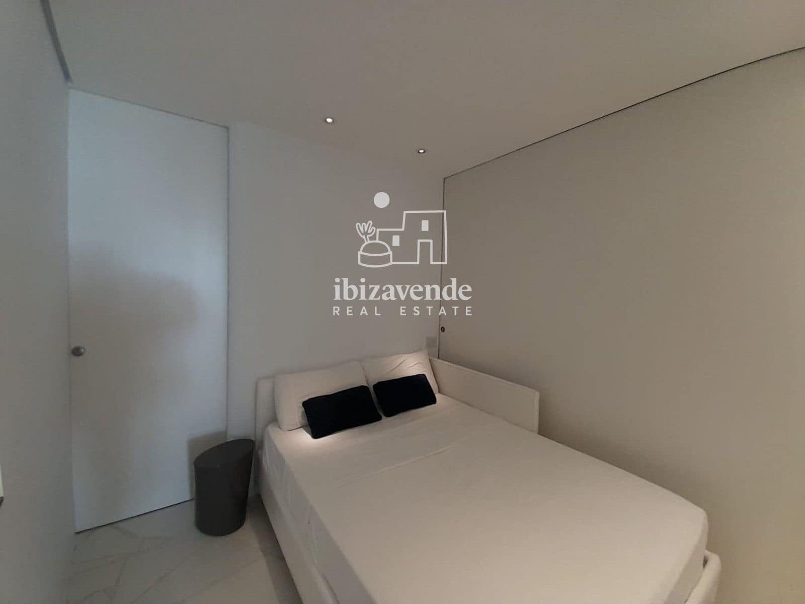 2 bedroom Flat for sale in Ibiza / Eivissa town with pool garage - € 1,220,000 (Ref: 9500745)