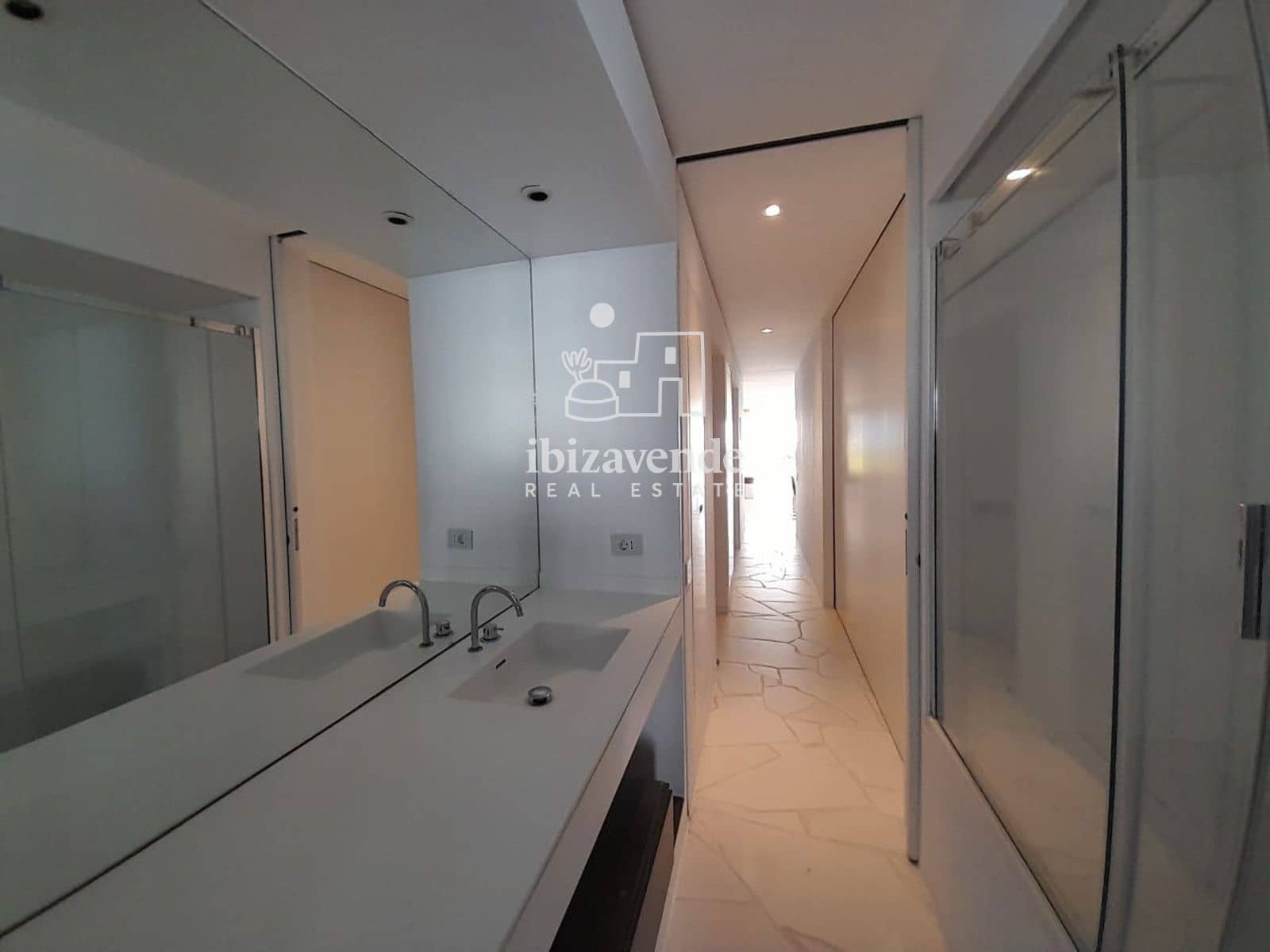 2 bedroom Flat for sale in Ibiza / Eivissa town with pool garage - € 1,220,000 (Ref: 9500745)