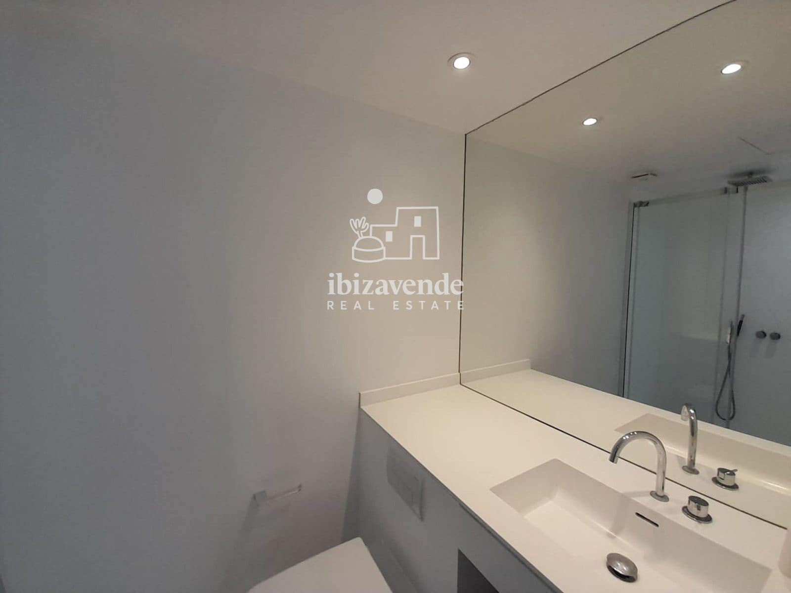 2 bedroom Flat for sale in Ibiza / Eivissa town with pool garage - € 1,220,000 (Ref: 9500745)