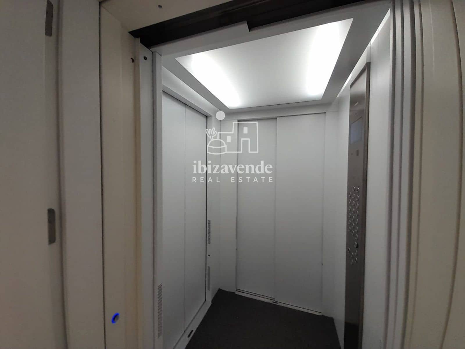 1 bedroom Flat for sale in Ibiza / Eivissa town with pool garage - € 820,000 (Ref: 9500746)