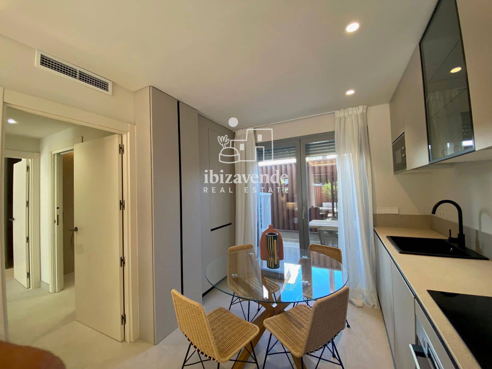 2 soveværelse Penthouse til leje i Cala Gracio med swimmingpool garage - € 1.500 (Ref: 9517866)