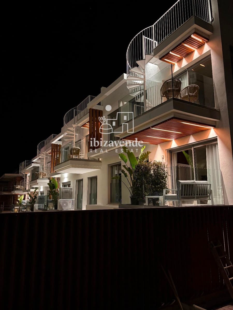 2 soverom Penthouse til leie i Cala Gracio med svømmebasseng garasje - € 1 500 (Ref: 9519394)