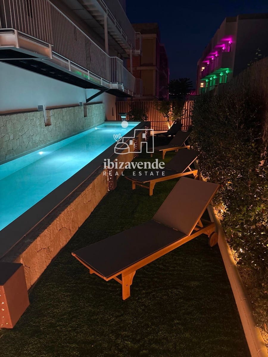 2 soverom Penthouse til leie i Cala Gracio med svømmebasseng garasje - € 1 500 (Ref: 9519394)