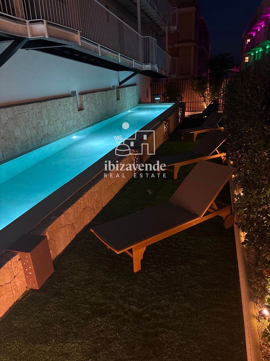 2 soverom Penthouse til leie i Cala Gracio med svømmebasseng garasje - € 1 500 (Ref: 9519394)