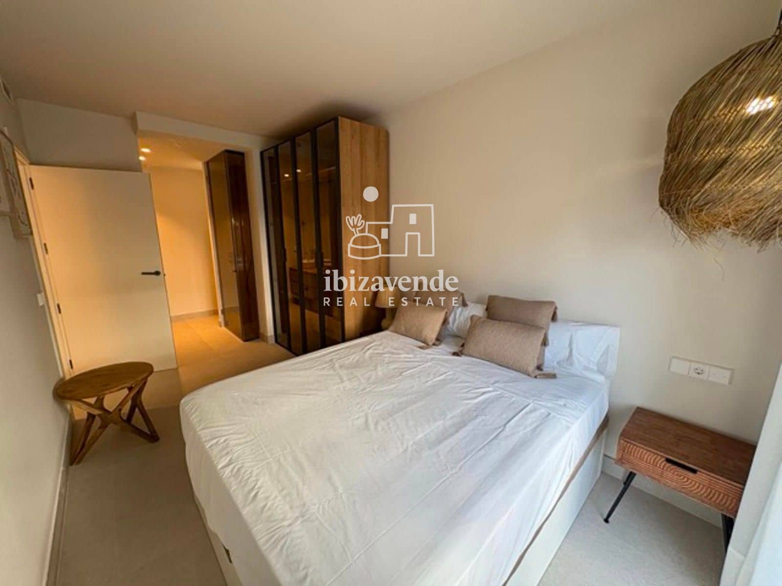 2 soverom Penthouse til leie i Cala Gracio med svømmebasseng garasje - € 1 500 (Ref: 9519394)