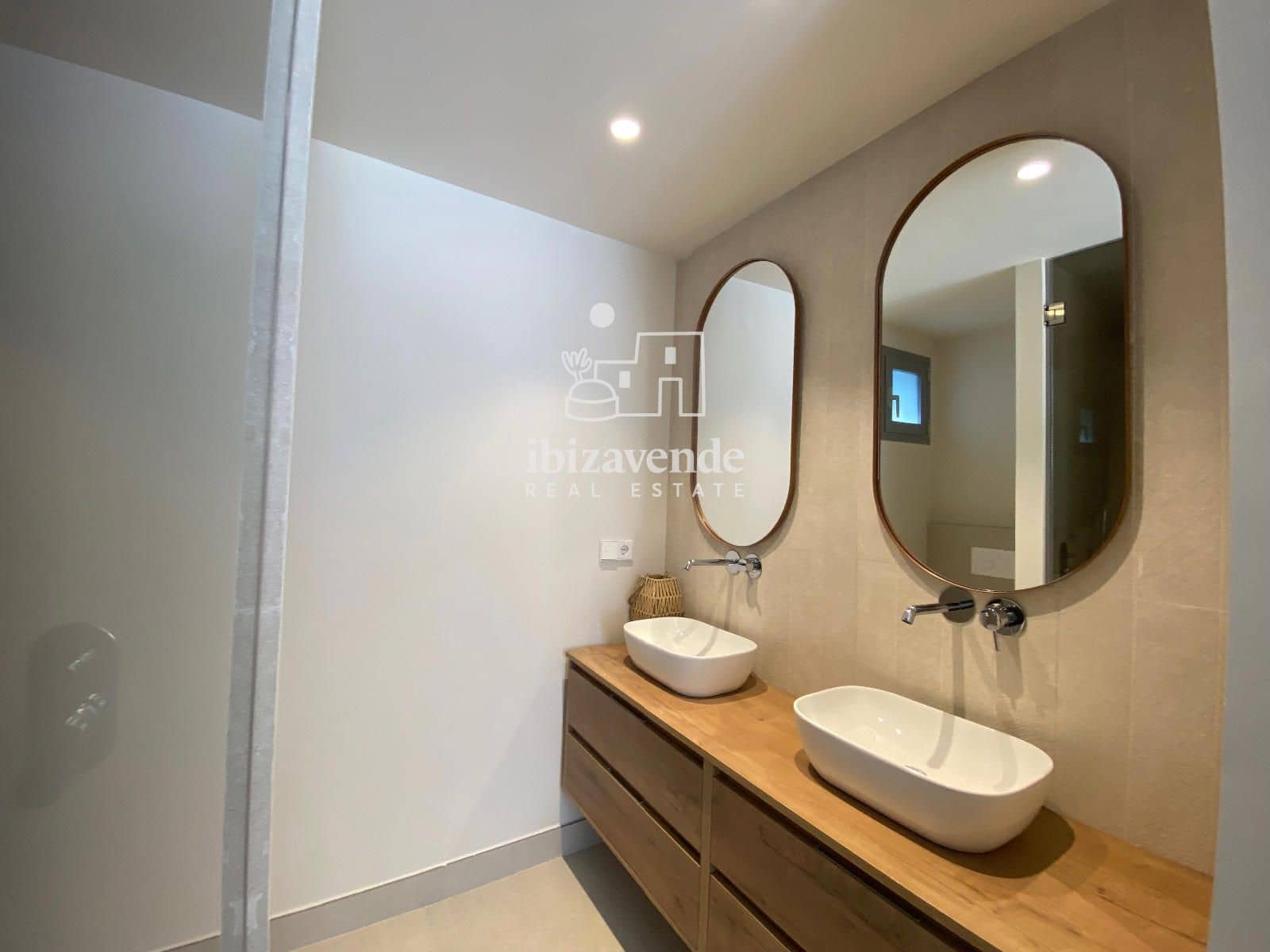 2 soverom Penthouse til leie i Cala Gracio med svømmebasseng garasje - € 1 500 (Ref: 9519394)