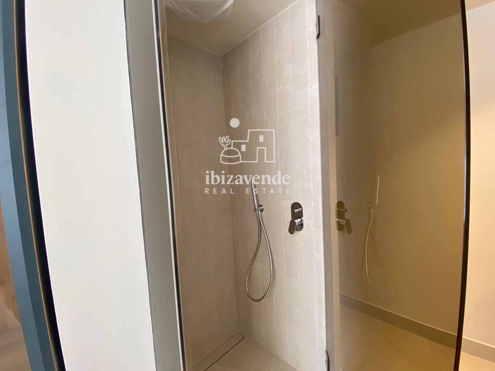 2 soverom Penthouse til leie i Cala Gracio med svømmebasseng garasje - € 1 500 (Ref: 9519394)