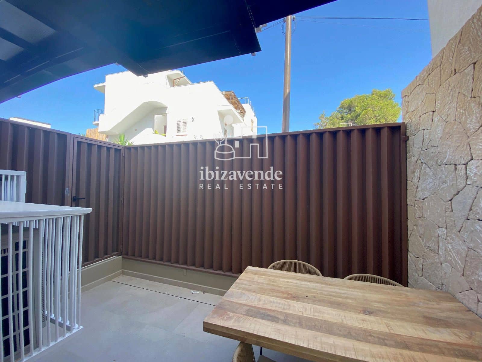 2 soverom Penthouse til leie i Cala Gracio med svømmebasseng garasje - € 1 500 (Ref: 9519394)