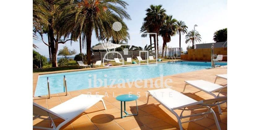 2 slaapkamer Flat te huur in Ibiza dorp met zwembad - € 6.000 (Ref: 9519395)