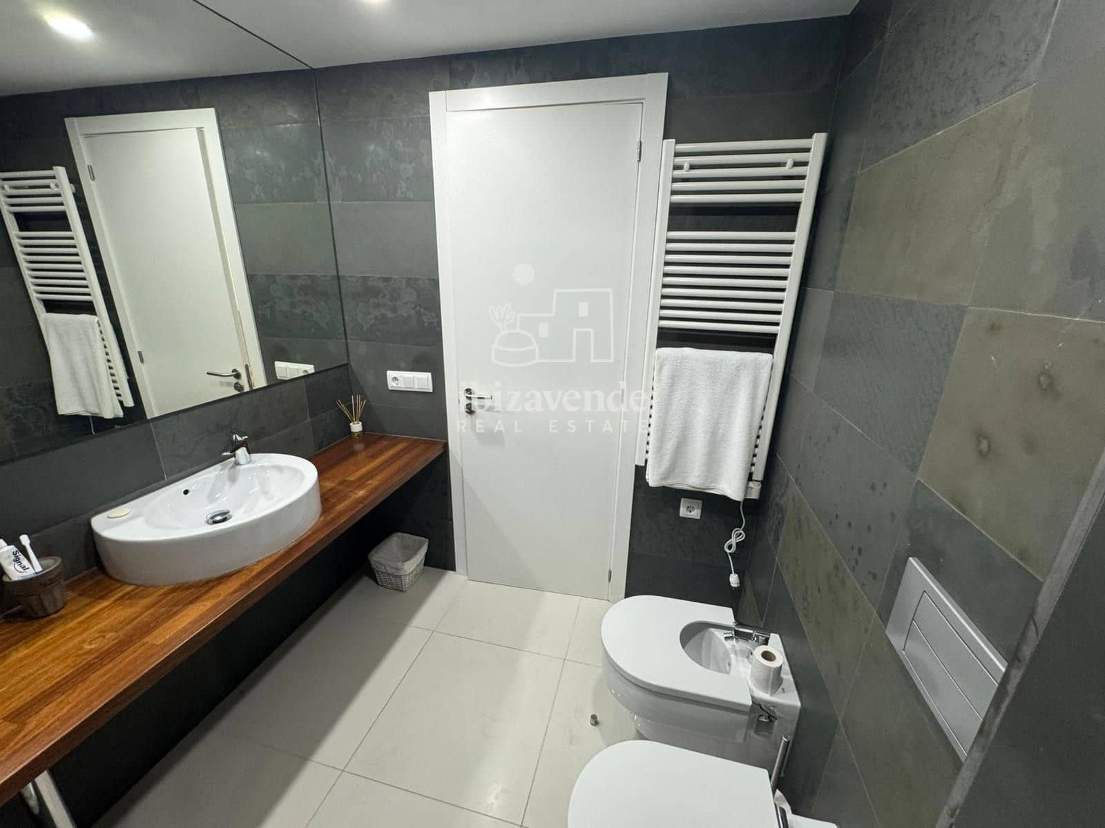 Piso de 2 habitaciones en Ibiza / Eivissa ciudad en alquiler con piscina garaje - 6.000 € (Ref: 9519395)