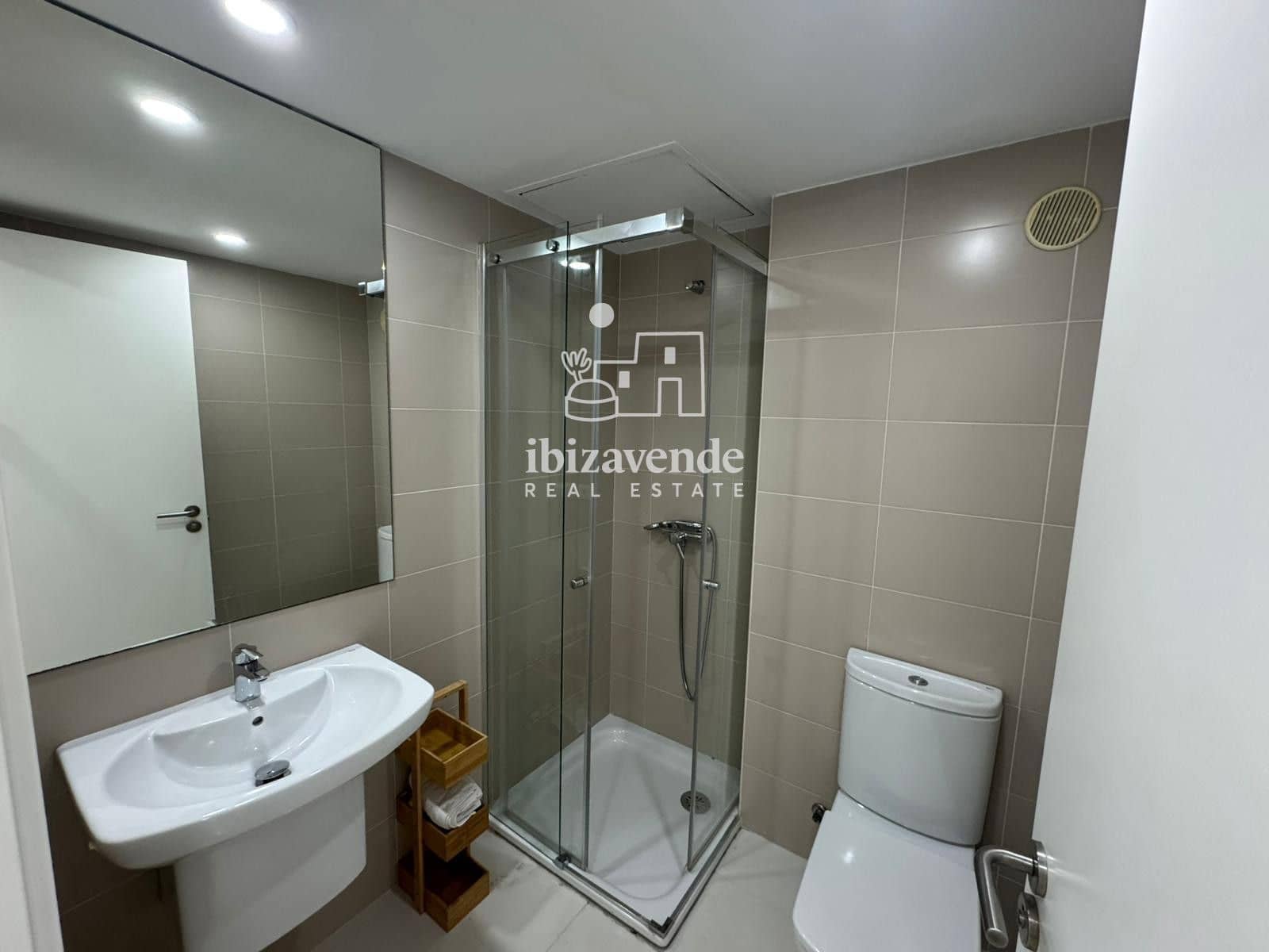 Piso de 2 habitaciones en Ibiza / Eivissa ciudad en alquiler con piscina garaje - 6.000 € (Ref: 9519395)