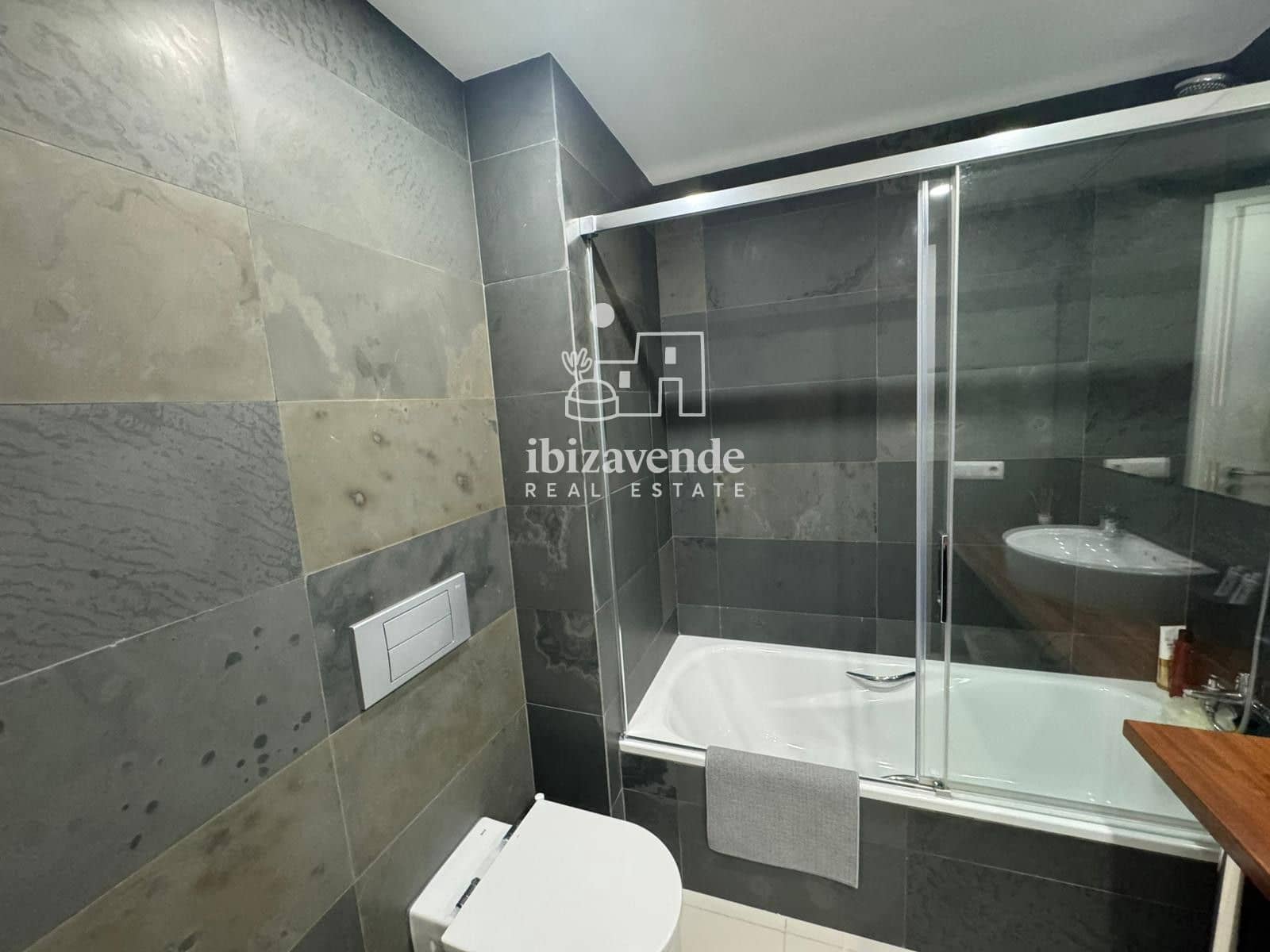 Piso de 2 habitaciones en Ibiza / Eivissa ciudad en alquiler con piscina garaje - 6.000 € (Ref: 9519395)