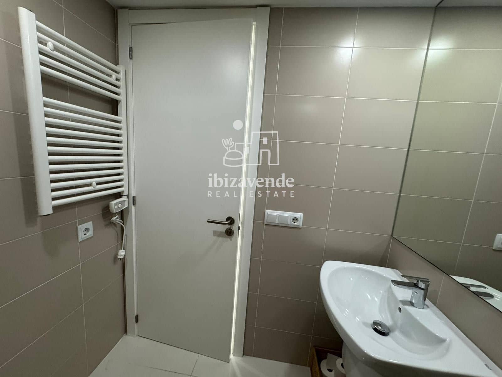 Piso de 2 habitaciones en Ibiza / Eivissa ciudad en alquiler con piscina garaje - 6.000 € (Ref: 9519395)